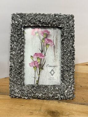 Concepts Ceramic 3D Rose Flower Picture Frame 4x6 New Without Tags Silver